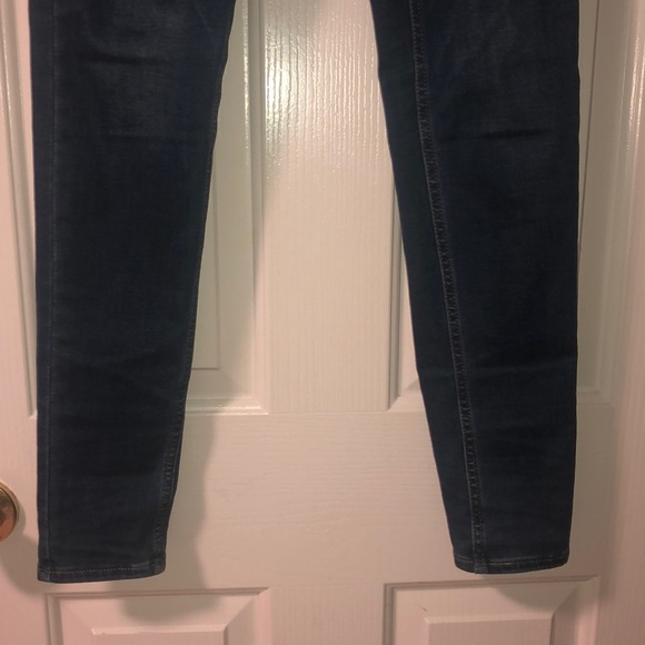 Levis - Picture 3 of 5